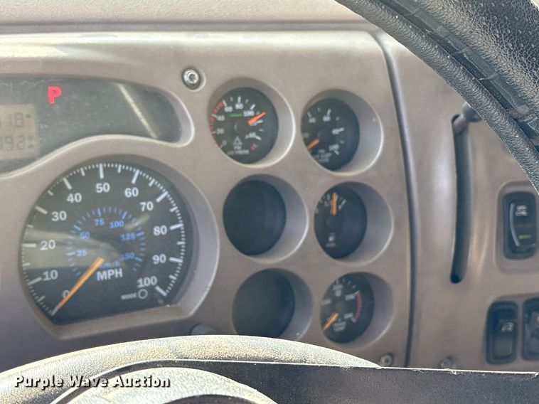 image for item OK9496 2007 Mack CXN613 semi truck