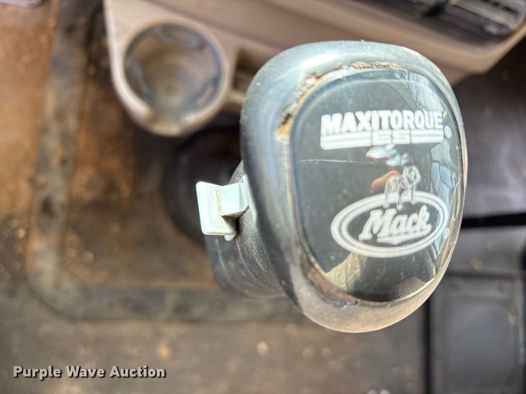 image for item OK9496 2007 Mack CXN613 semi truck