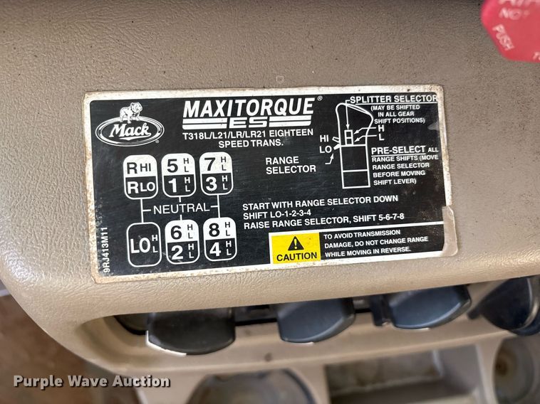 image for item OK9496 2007 Mack CXN613 semi truck