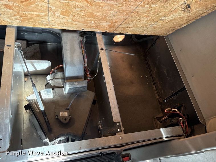 image for item OK9496 2007 Mack CXN613 semi truck