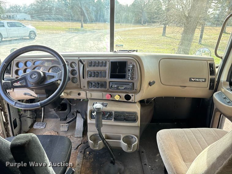 image for item OK9496 2007 Mack CXN613 semi truck