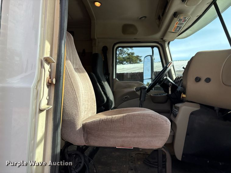 image for item OK9496 2007 Mack CXN613 semi truck