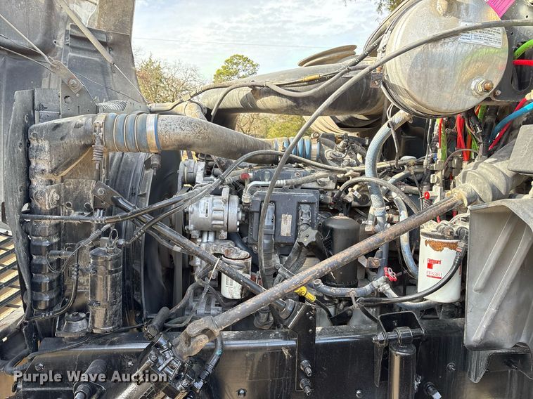 image for item OK9496 2007 Mack CXN613 semi truck