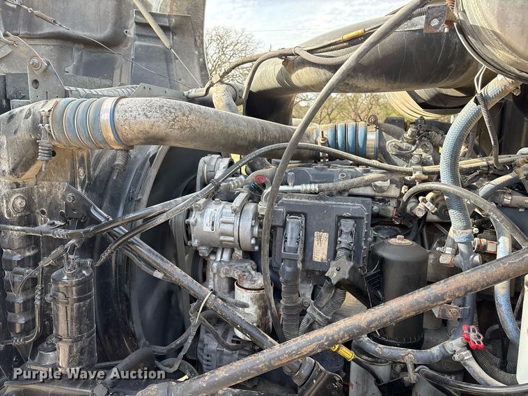 image for item OK9496 2007 Mack CXN613 semi truck