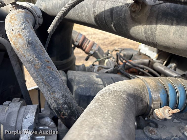 image for item OK9496 2007 Mack CXN613 semi truck