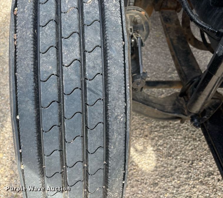 image for item OK9496 2007 Mack CXN613 semi truck