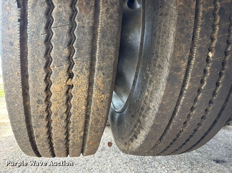 image for item OK9496 2007 Mack CXN613 semi truck