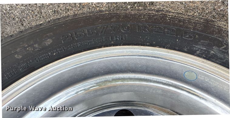 image for item OK9496 2007 Mack CXN613 semi truck