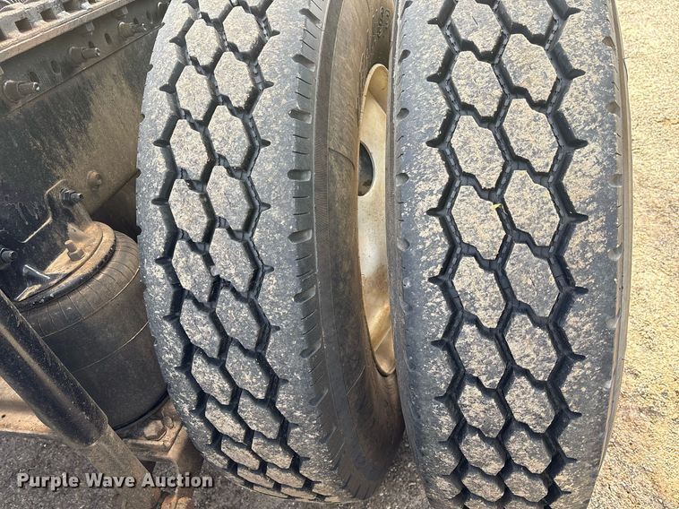 image for item OK9496 2007 Mack CXN613 semi truck