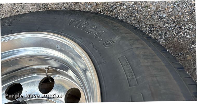 image for item OK9496 2007 Mack CXN613 semi truck