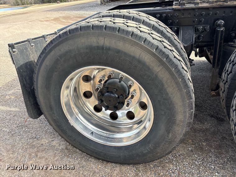 image for item OK9496 2007 Mack CXN613 semi truck