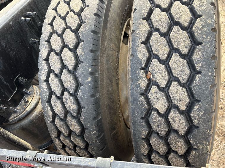 image for item OK9496 2007 Mack CXN613 semi truck