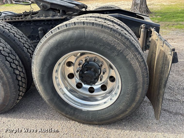 image for item OK9496 2007 Mack CXN613 semi truck