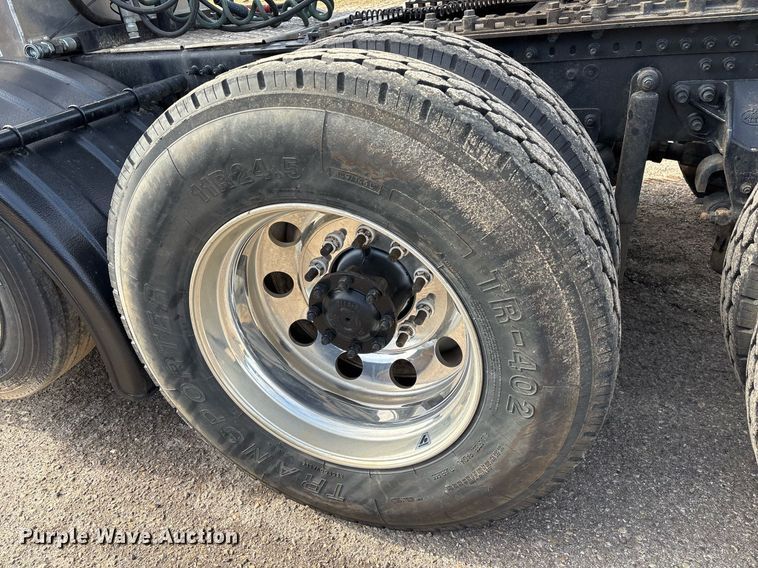 image for item OK9496 2007 Mack CXN613 semi truck