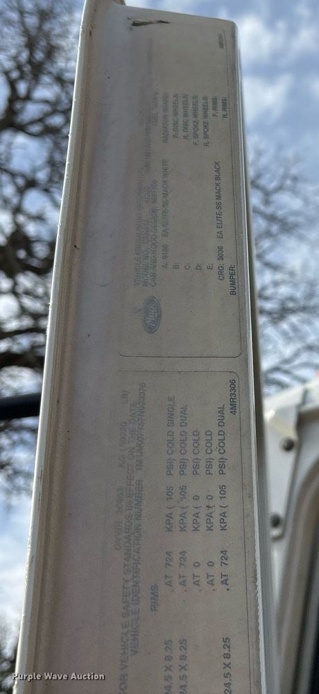 image for item OK9496 2007 Mack CXN613 semi truck