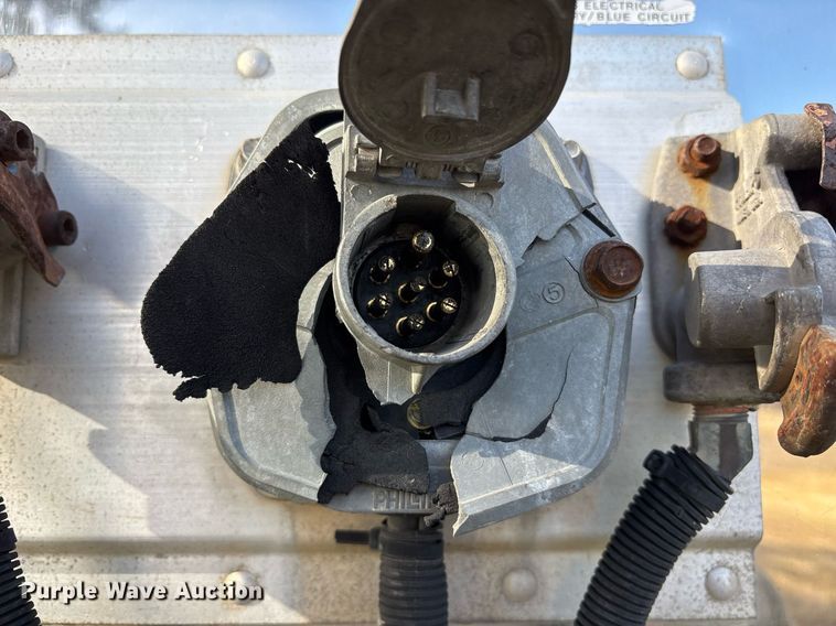 image for item OK9497 2004 Utility Trailers VS2DC dry van trailer