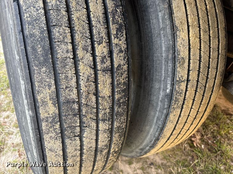 image for item OK9497 2004 Utility Trailers VS2DC dry van trailer