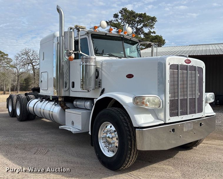 image for item OK9498 2010 Peterbilt 388 semi truck