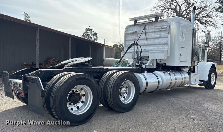 image for item OK9498 2010 Peterbilt 388 semi truck