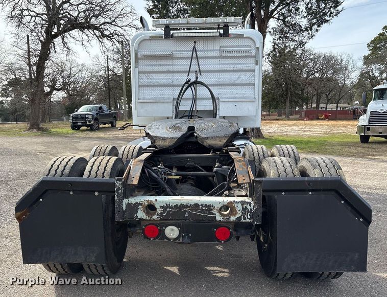 image for item OK9498 2010 Peterbilt 388 semi truck