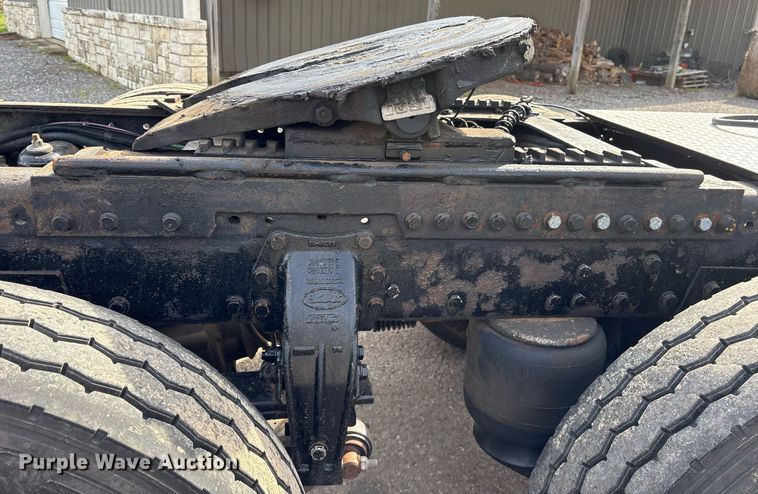 image for item OK9498 2010 Peterbilt 388 semi truck