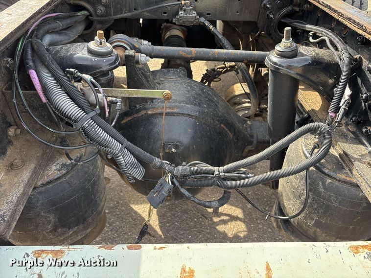 image for item OK9498 2010 Peterbilt 388 semi truck