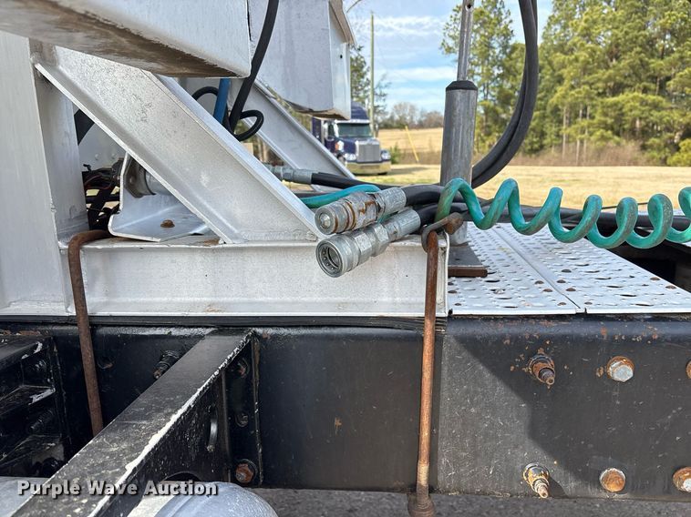 image for item OK9498 2010 Peterbilt 388 semi truck