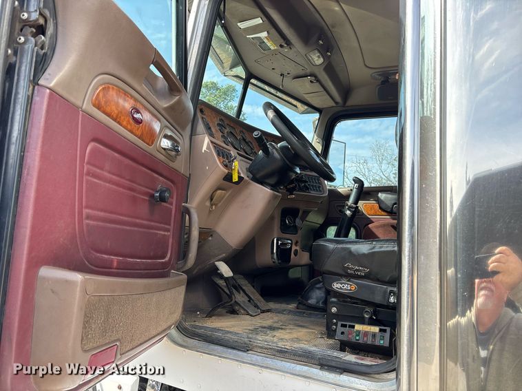 image for item OK9498 2010 Peterbilt 388 semi truck