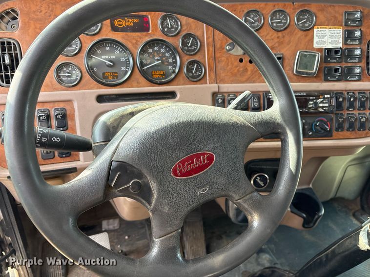 image for item OK9498 2010 Peterbilt 388 semi truck