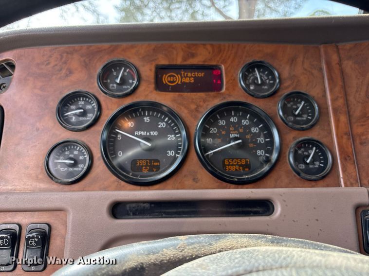 image for item OK9498 2010 Peterbilt 388 semi truck