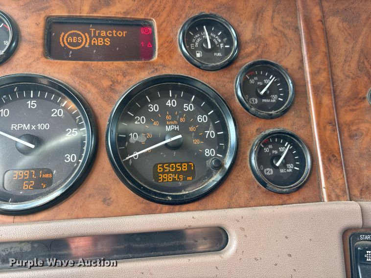 image for item OK9498 2010 Peterbilt 388 semi truck