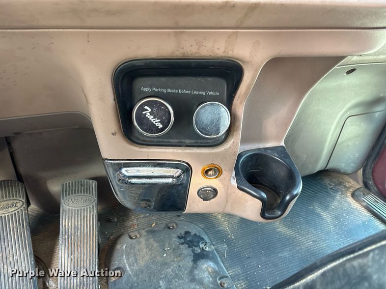 image for item OK9498 2010 Peterbilt 388 semi truck