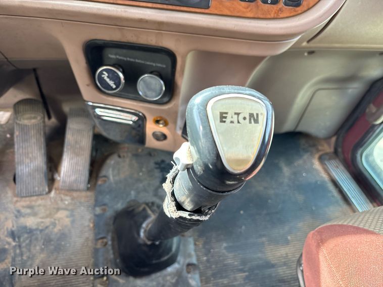 image for item OK9498 2010 Peterbilt 388 semi truck