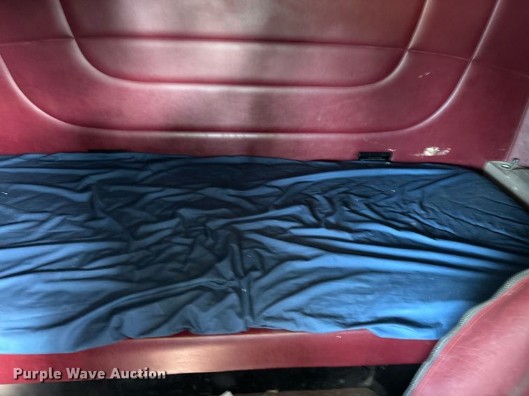 image for item OK9498 2010 Peterbilt 388 semi truck