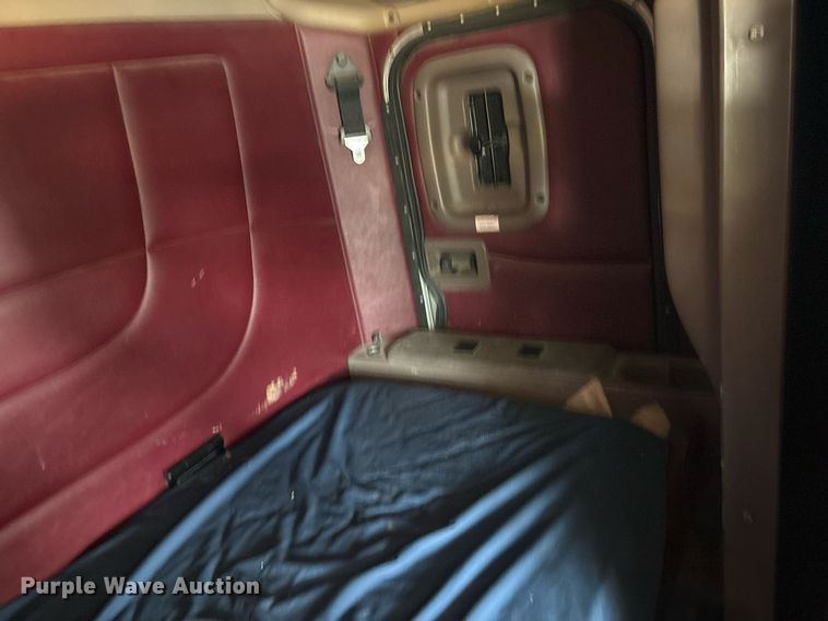 image for item OK9498 2010 Peterbilt 388 semi truck