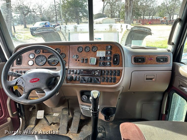 image for item OK9498 2010 Peterbilt 388 semi truck
