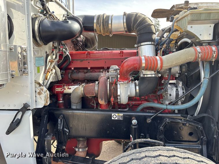 image for item OK9498 2010 Peterbilt 388 semi truck