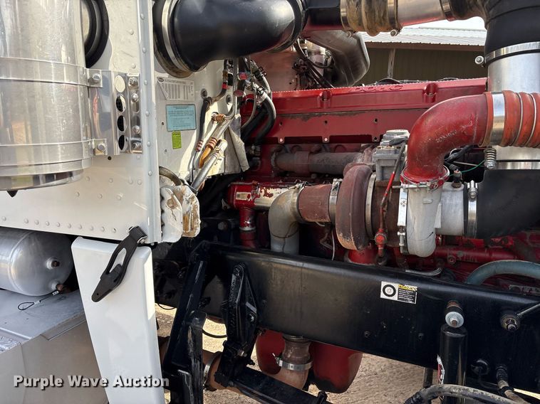 image for item OK9498 2010 Peterbilt 388 semi truck