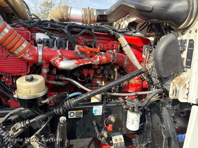 image for item OK9498 2010 Peterbilt 388 semi truck