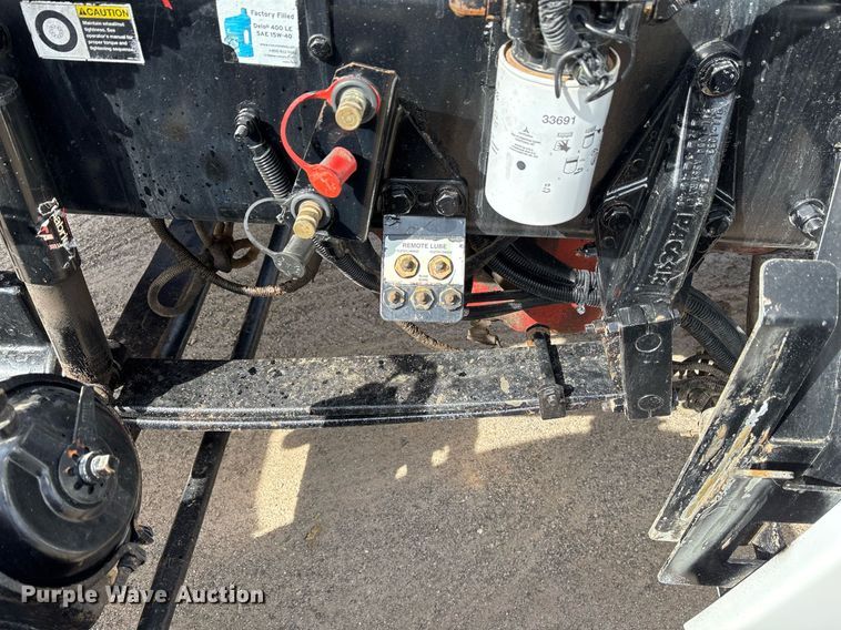 image for item OK9498 2010 Peterbilt 388 semi truck