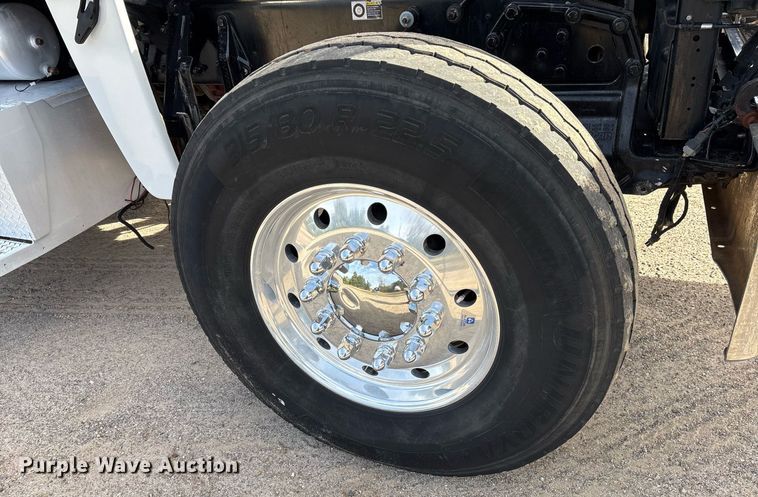 image for item OK9498 2010 Peterbilt 388 semi truck