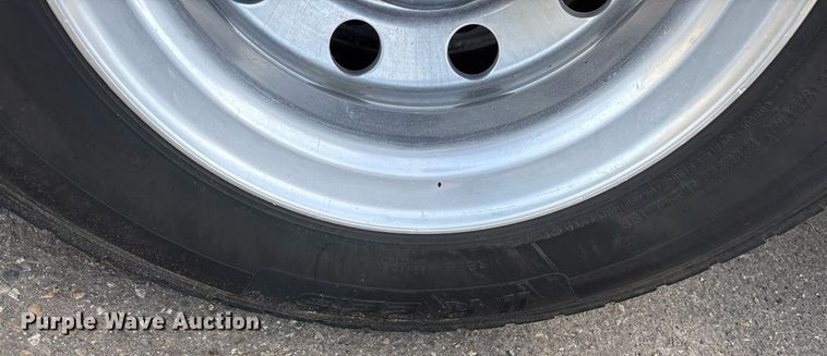 image for item OK9498 2010 Peterbilt 388 semi truck