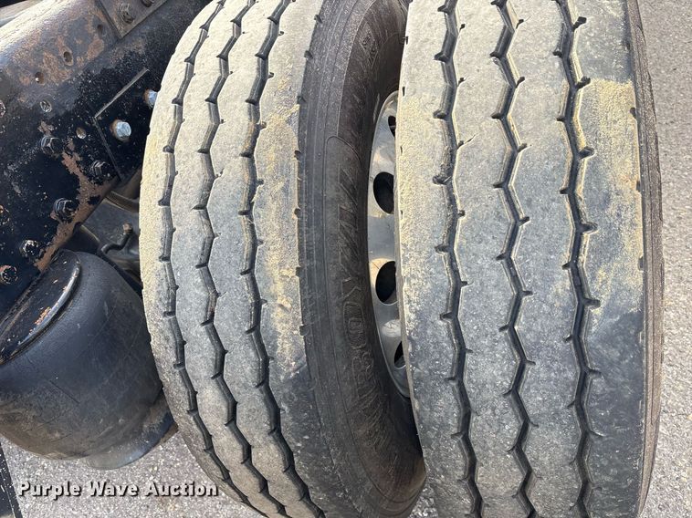 image for item OK9498 2010 Peterbilt 388 semi truck