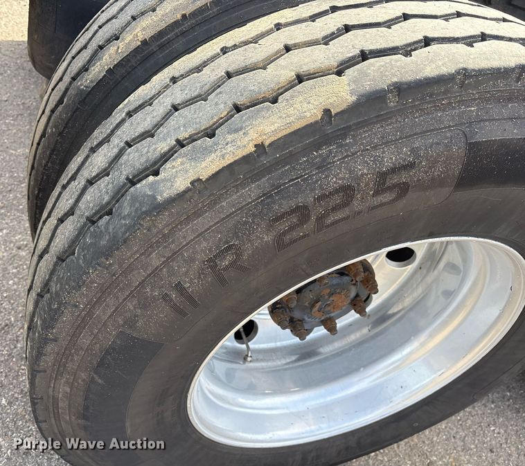 image for item OK9498 2010 Peterbilt 388 semi truck