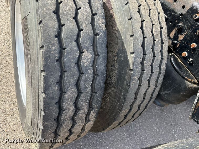 image for item OK9498 2010 Peterbilt 388 semi truck