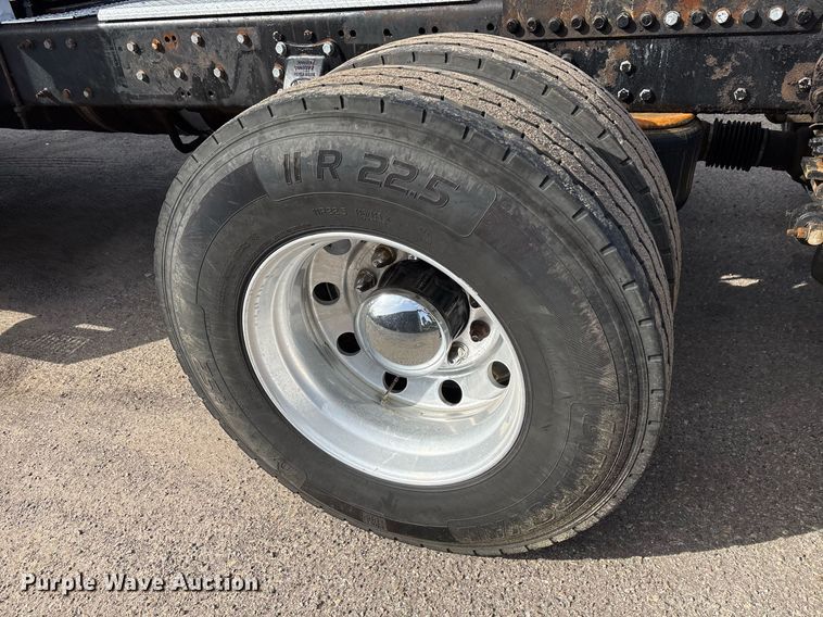 image for item OK9498 2010 Peterbilt 388 semi truck