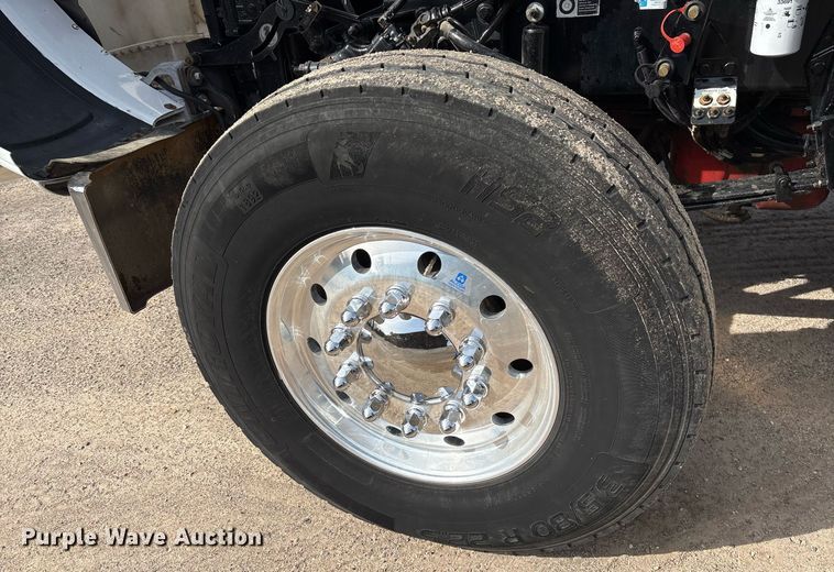 image for item OK9498 2010 Peterbilt 388 semi truck