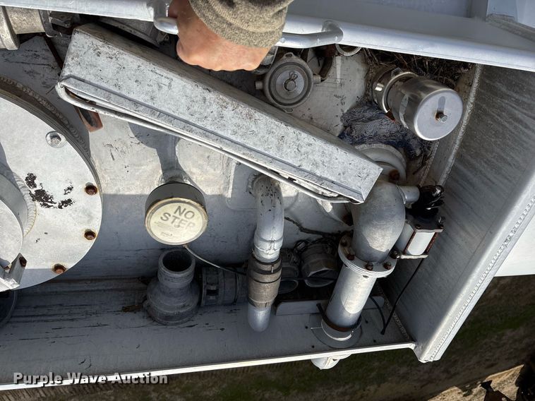 image for item OK9499 1991 Vim Trailer Manufacturing 307AL tank trailer