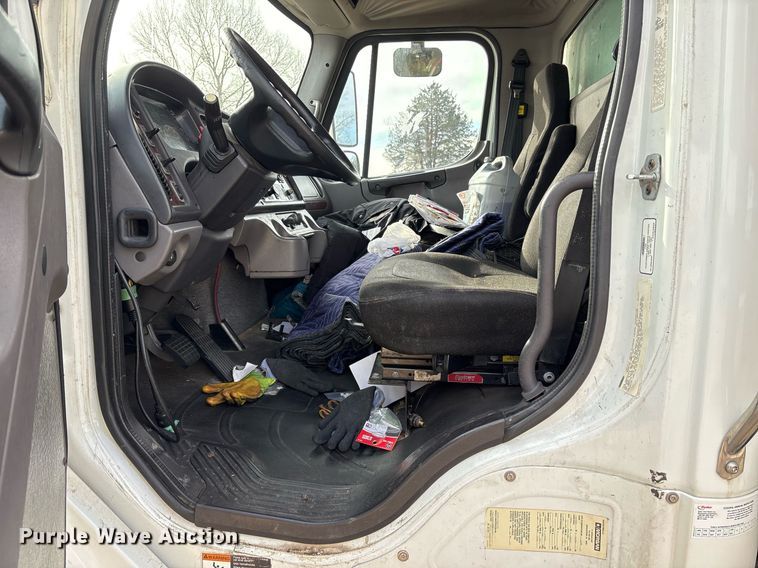 image for item OK9502 2013 Freightliner Business Class M2 box truck