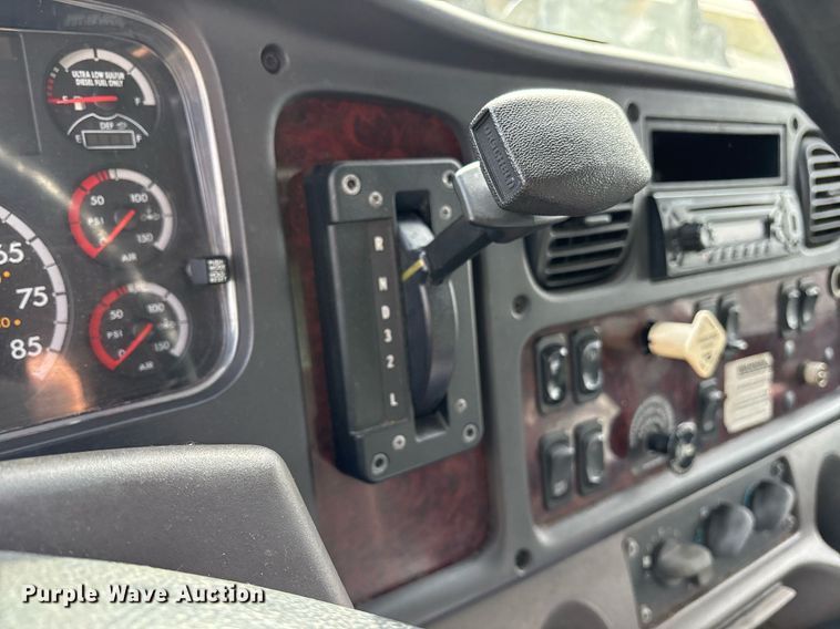 image for item OK9502 2013 Freightliner Business Class M2 box truck